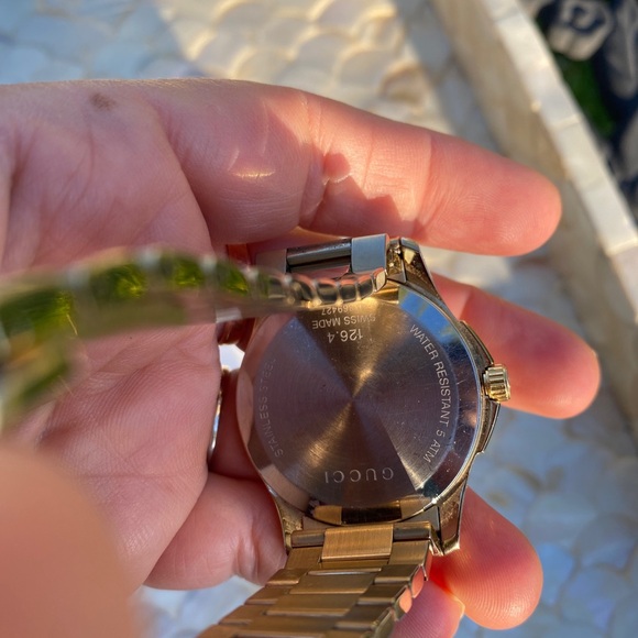 Authentic Gucci 126.4 Stainless Steel Men's Watch (a233) - Picture 9 of 16